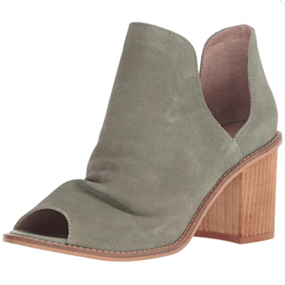 Chinese Laundry peep toe booties in Sage Green  size 7.5. NWT